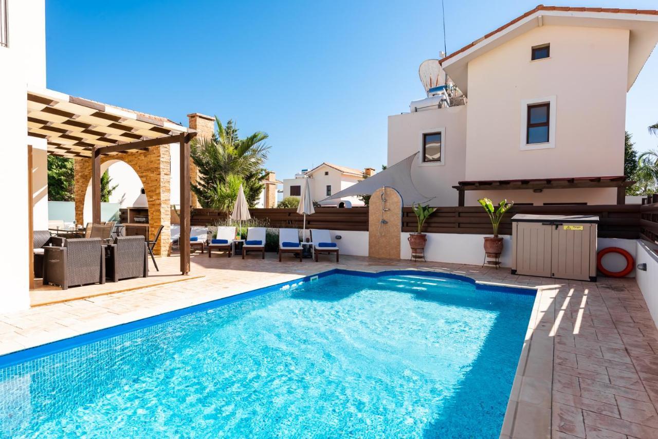 Villa Iris By Ezoria Villas Ajía Nápa Eksteriør bilde