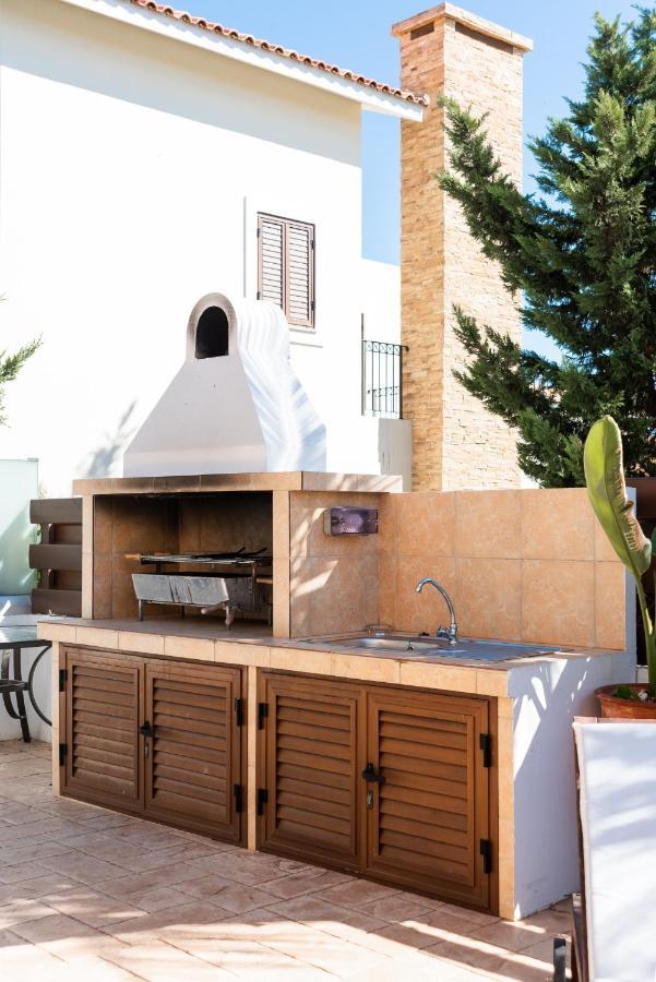 Villa Iris By Ezoria Villas Ajía Nápa Eksteriør bilde